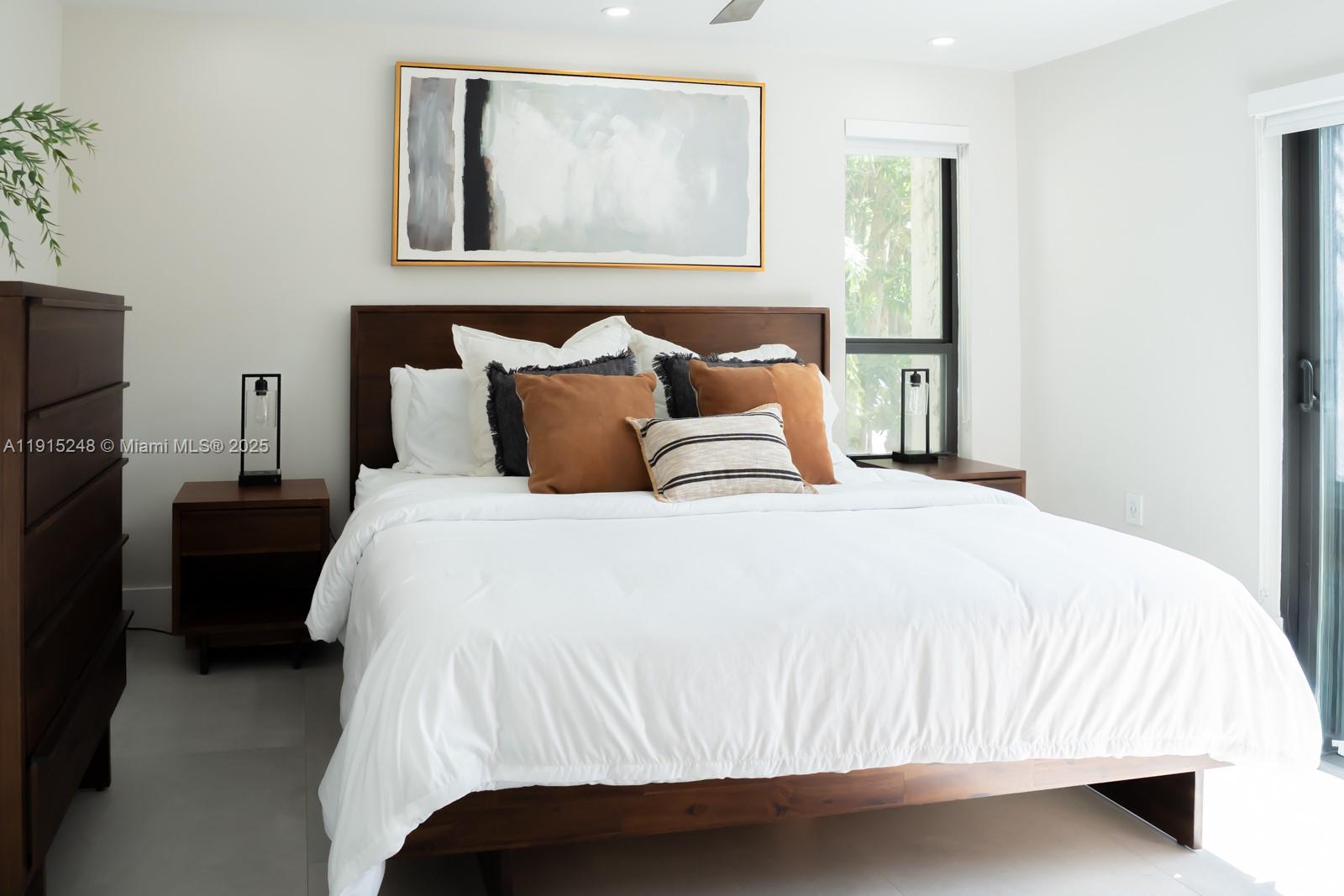 VALENCIA TOWNHOUSE CONDO - Residential