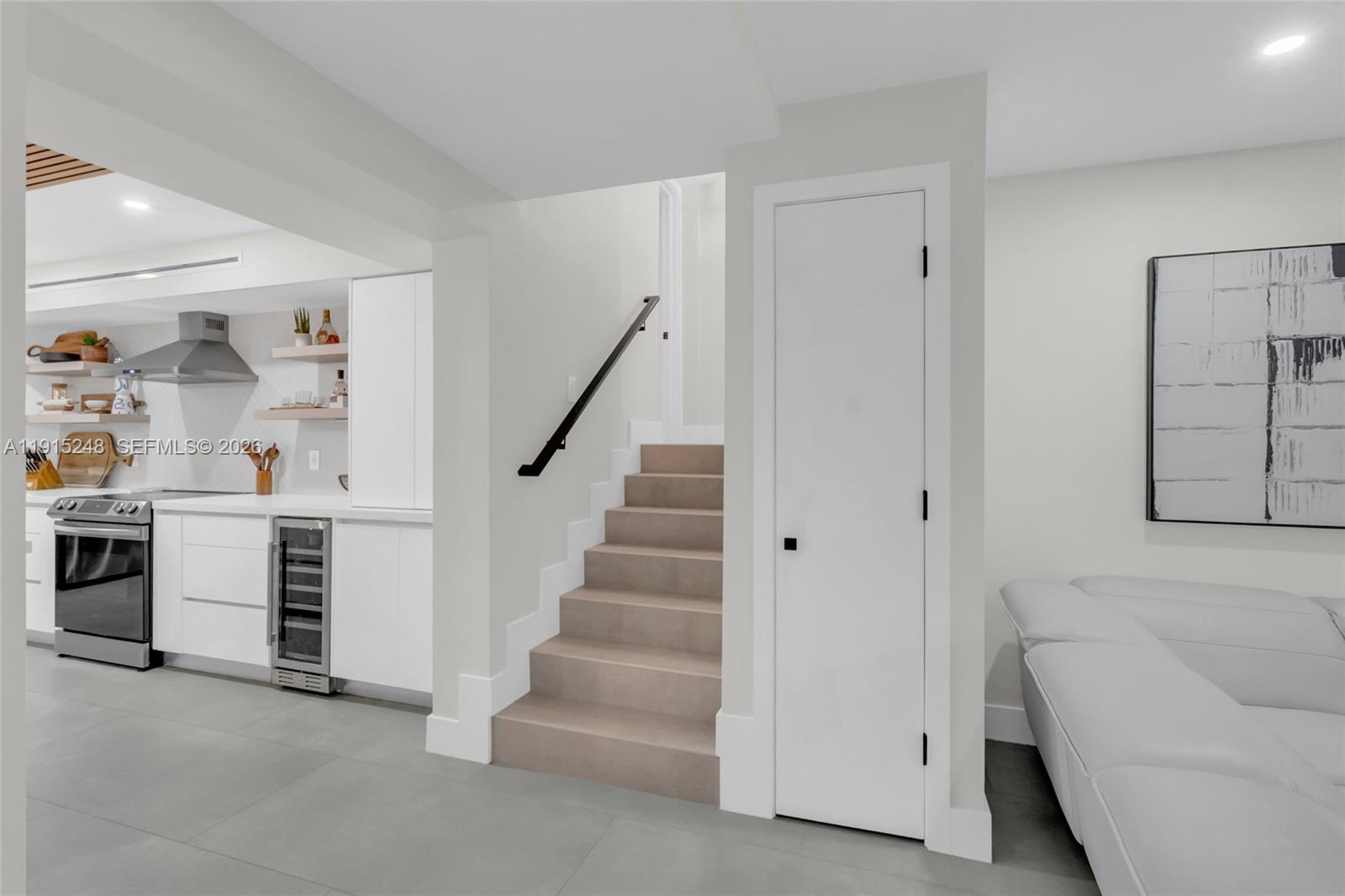 VALENCIA TOWNHOUSE CONDO - Residential