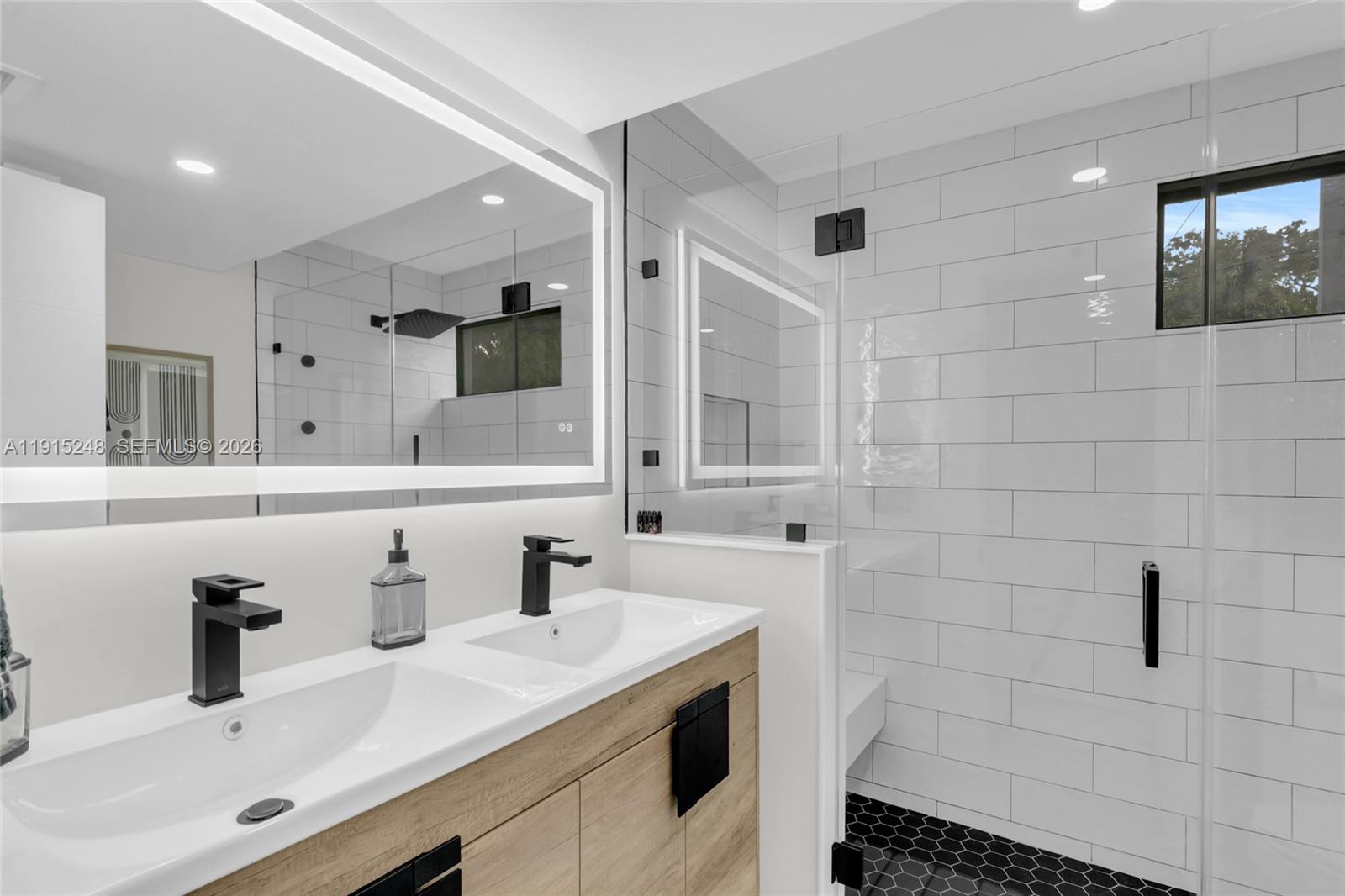 VALENCIA TOWNHOUSE CONDO - Residential