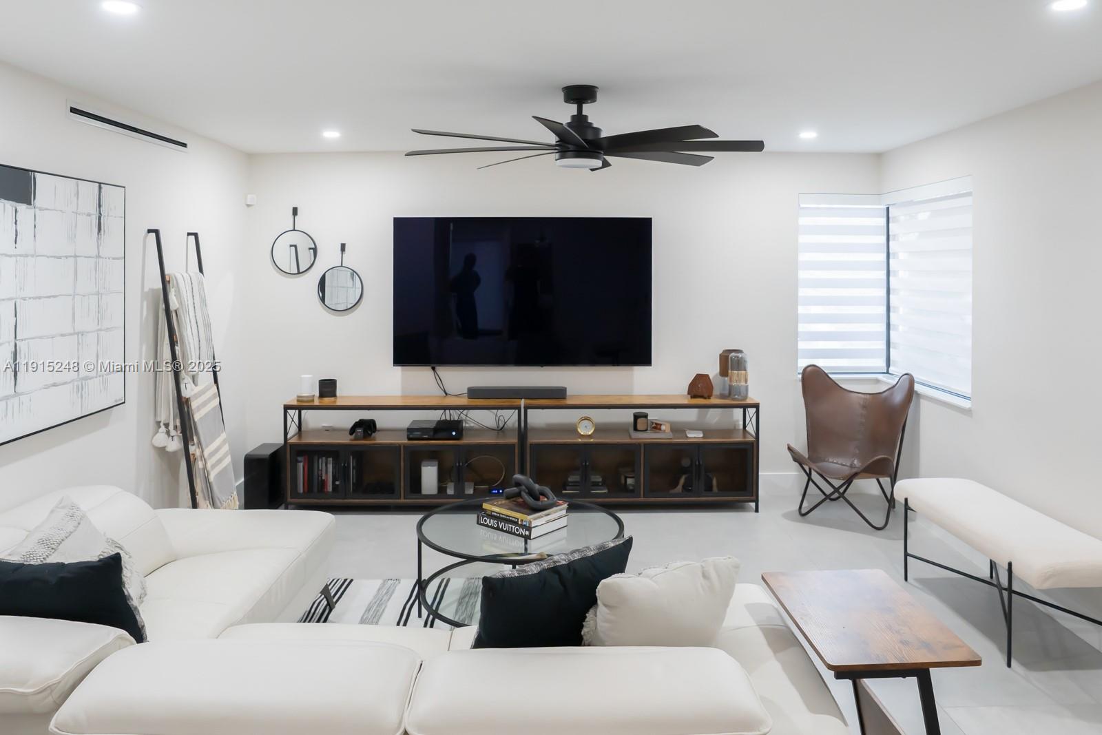 VALENCIA TOWNHOUSE CONDO - Residential