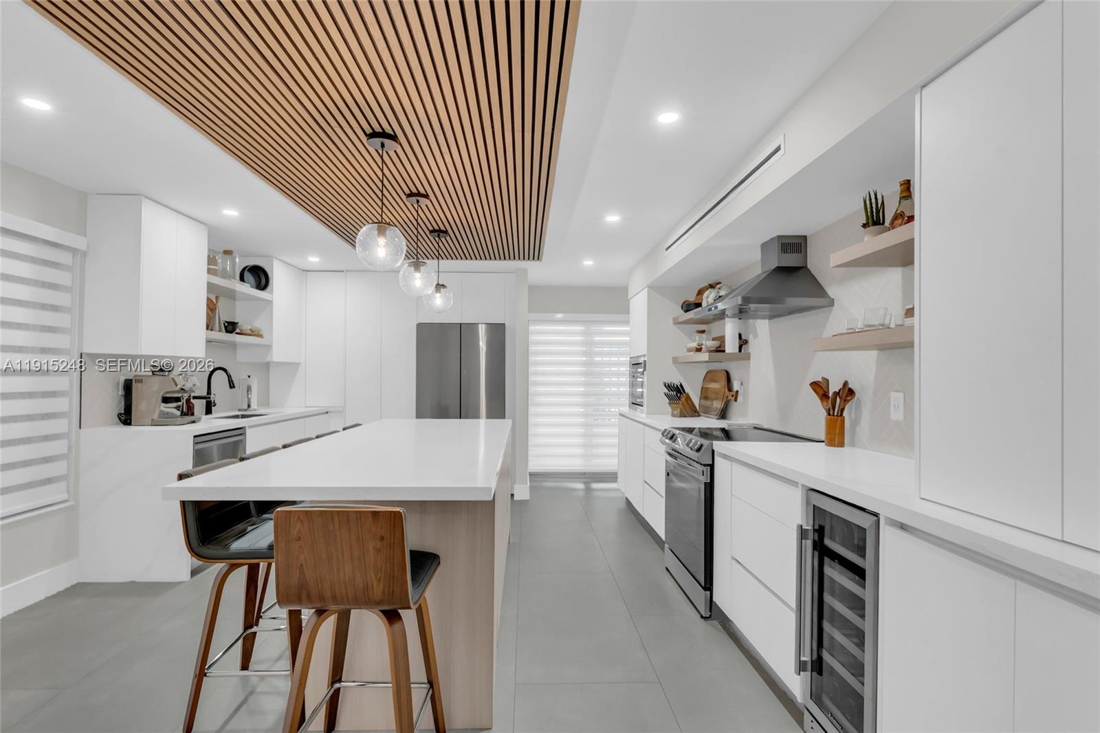 VALENCIA TOWNHOUSE CONDO - Residential