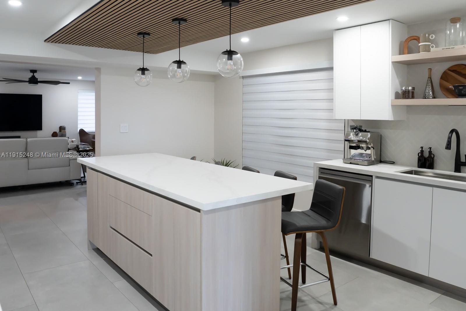 VALENCIA TOWNHOUSE CONDO - Residential