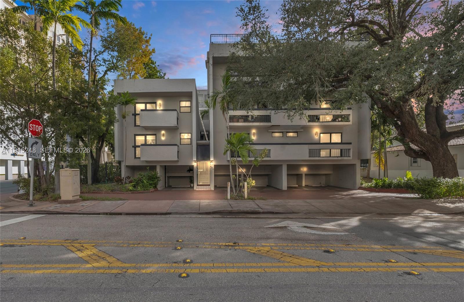 VALENCIA TOWNHOUSE CONDO - Residential