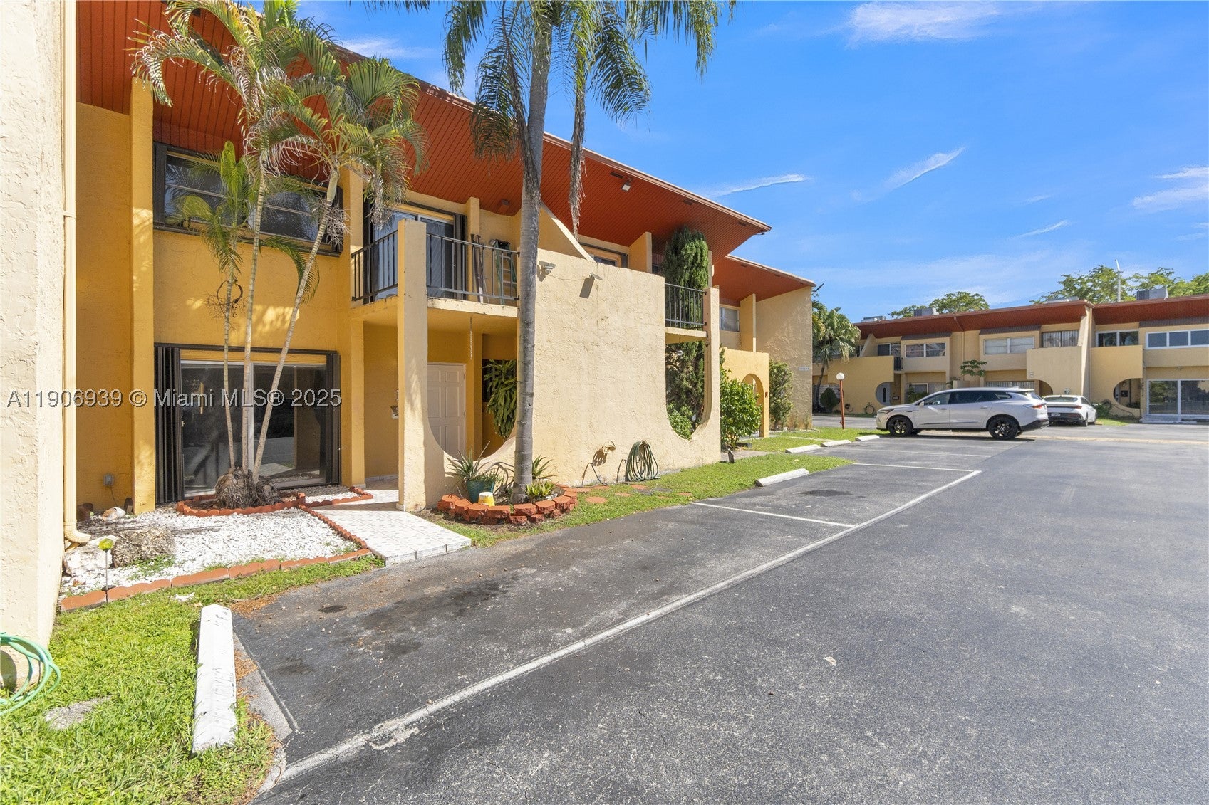 13715 SW 84th St F, Miami FL 33183