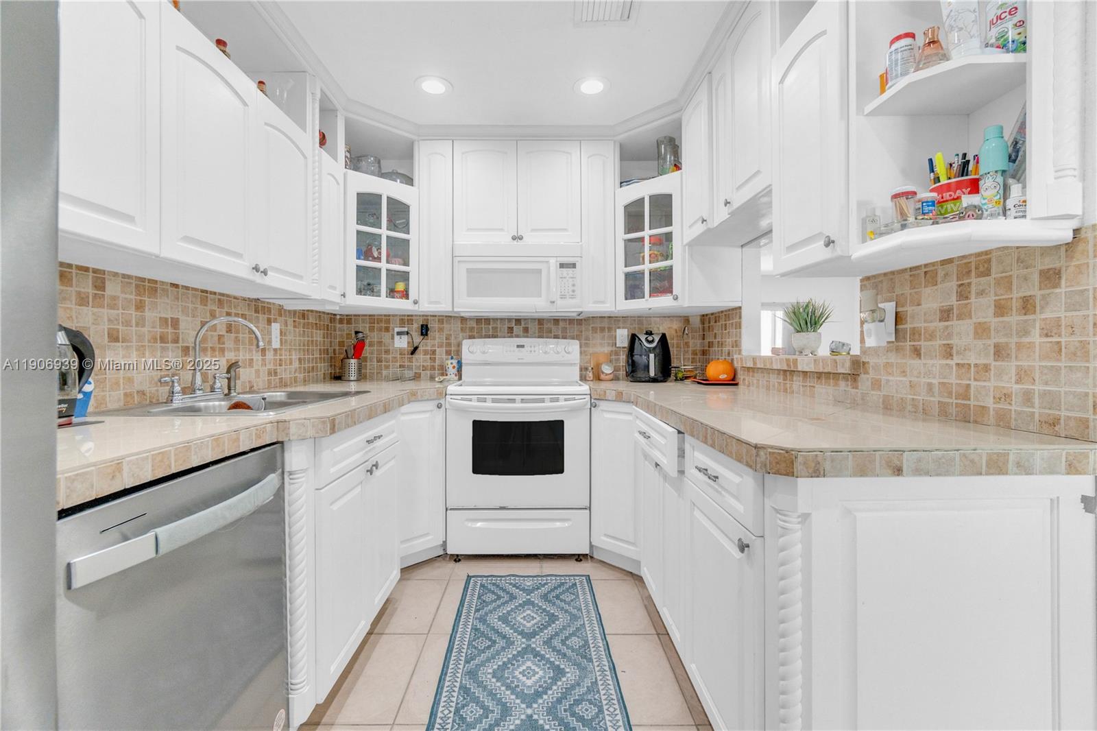 TARACOMA TOWNHOMES CONDO - Residential