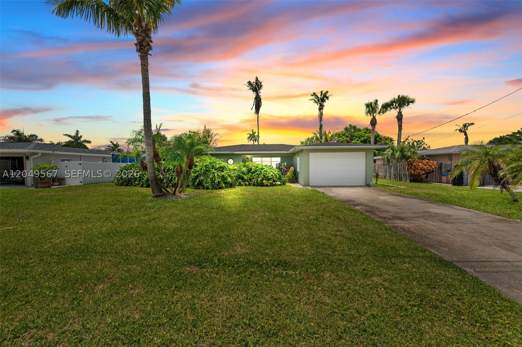 1915 Jacaranda Dr