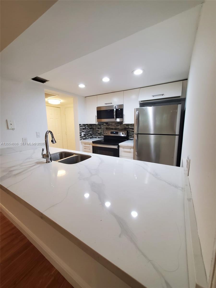 LAS VISTAS AT DORAL CONDO - Residential Lease