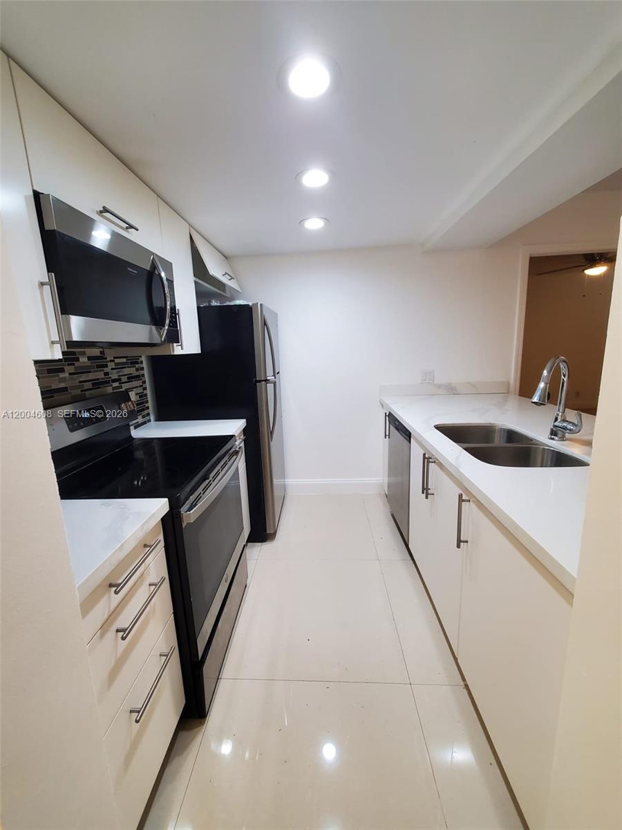 LAS VISTAS AT DORAL CONDO - Residential Lease