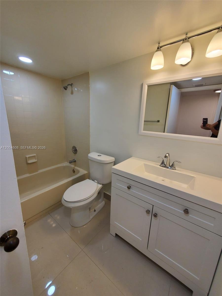 LAS VISTAS AT DORAL CONDO - Residential Lease