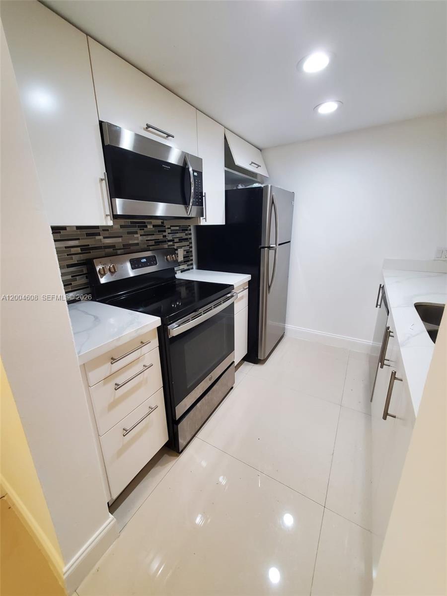 LAS VISTAS AT DORAL CONDO - Residential Lease