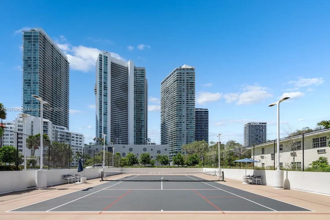555 NE 34th St 1804