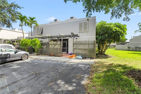 Photo of 1431 NW 112th Ter, Pembroke Pines, FL 33026 (MLS # A12108112)