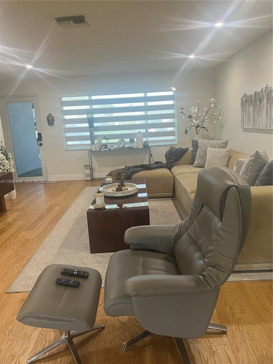 LAUDERDALE WEST 2 SEC - Residential