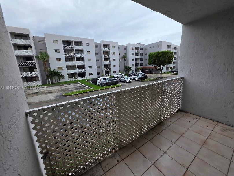FONTAINEBLEAU GARDENS CON - Residential Lease