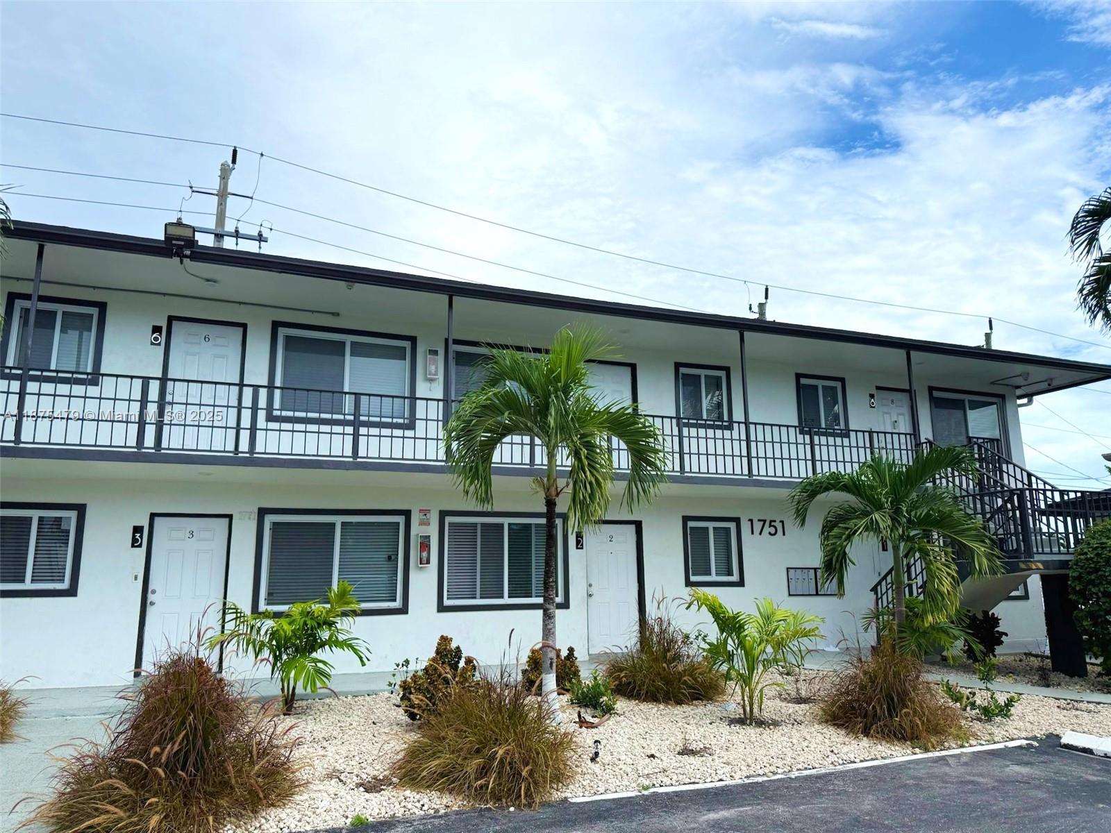 HOLLYWOOD BREEZES CONDOMI - Residential Lease