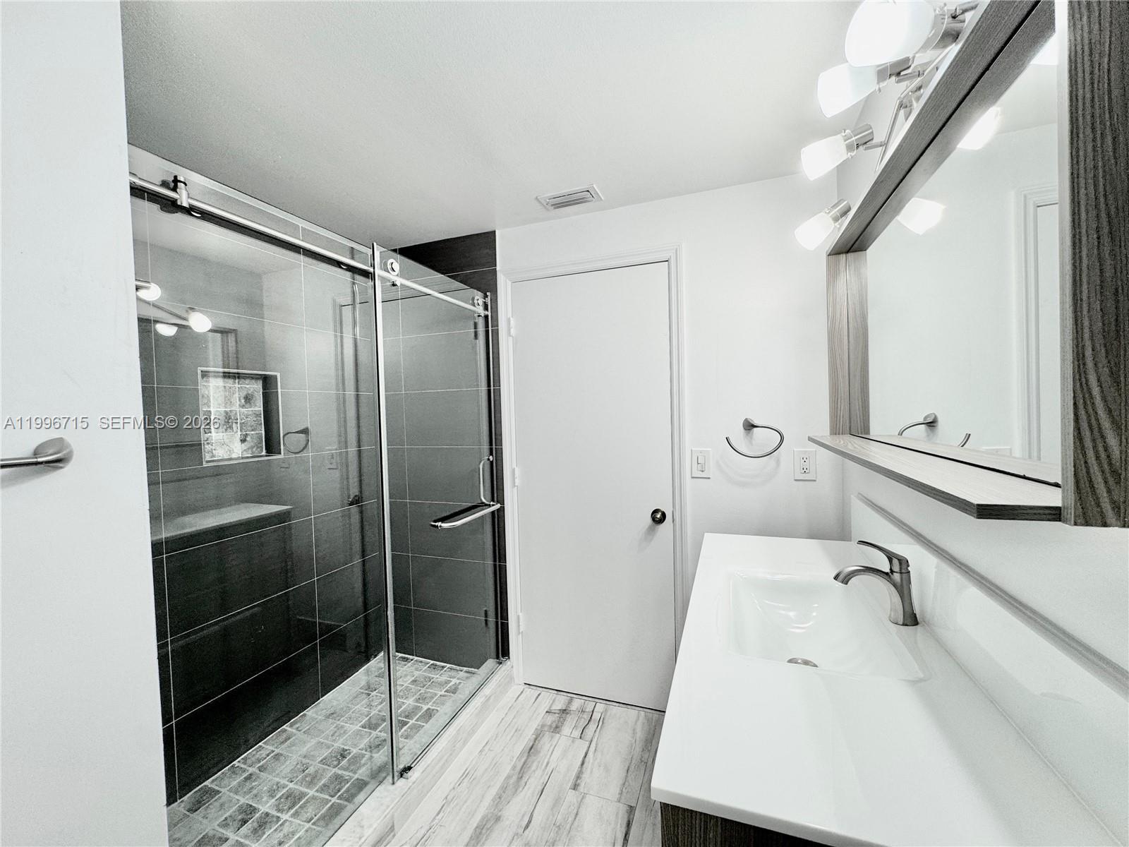 SECTORS 3 & 4 BOUNDARY PL - Residential Lease