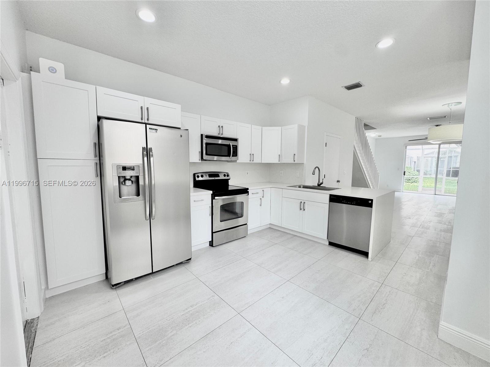 SECTORS 3 & 4 BOUNDARY PL - Residential Lease