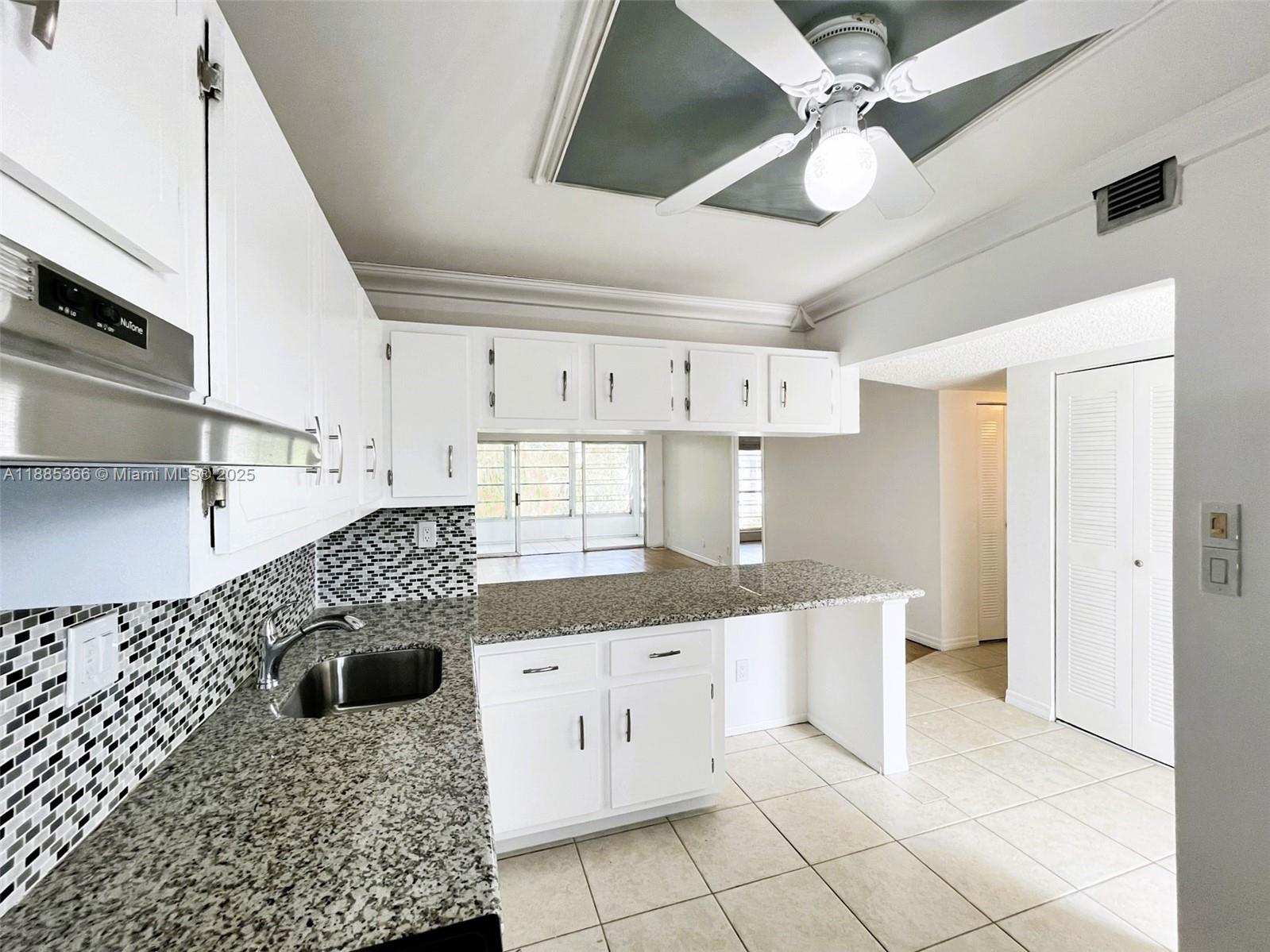 SANDS POINT CONDOMINIUM I - Residential Lease