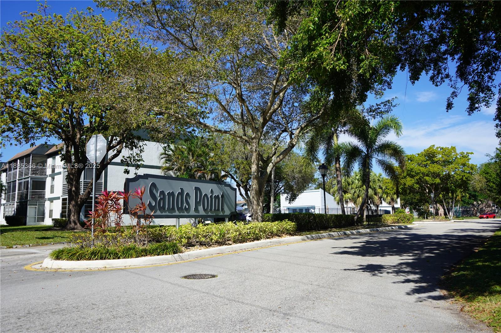 SANDS POINT CONDOMINIUM I - Residential Lease