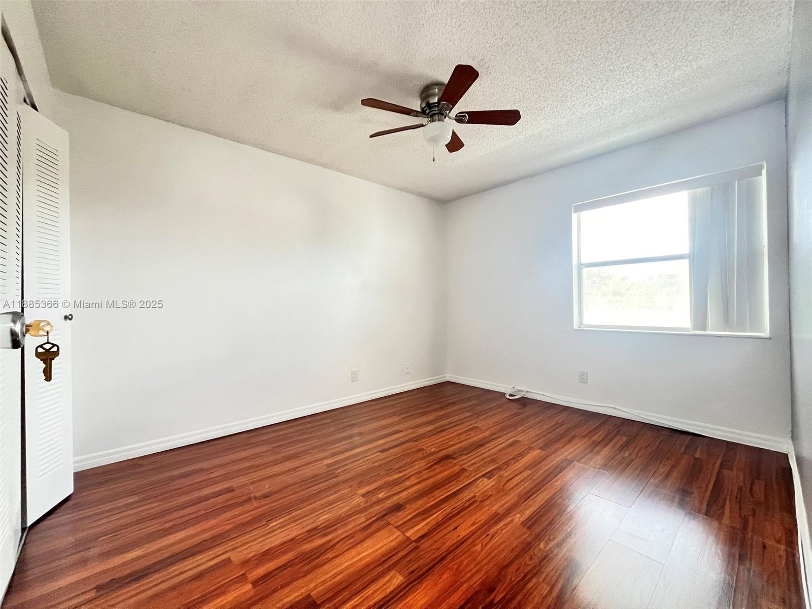 SANDS POINT CONDOMINIUM I - Residential Lease