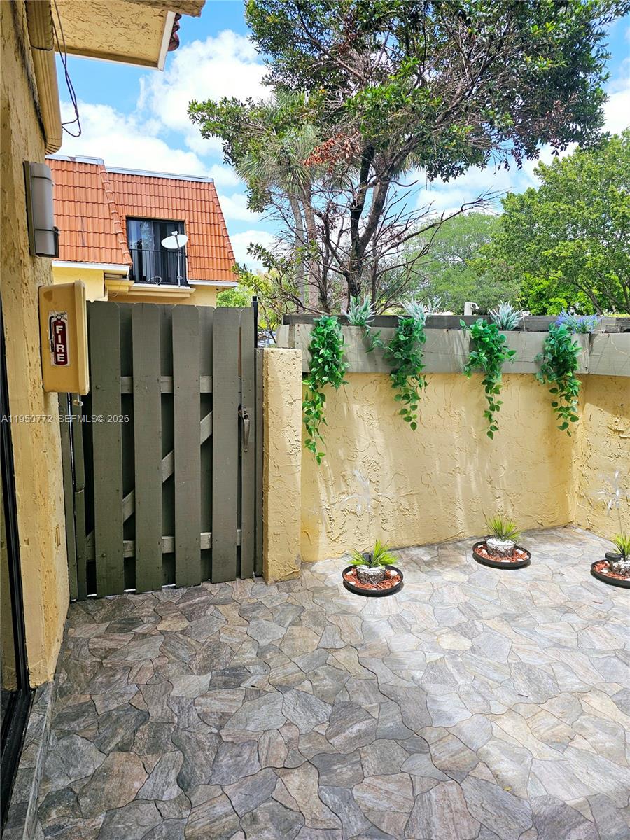 WOODLAKE VILLAGE TOWNHOME - Residential