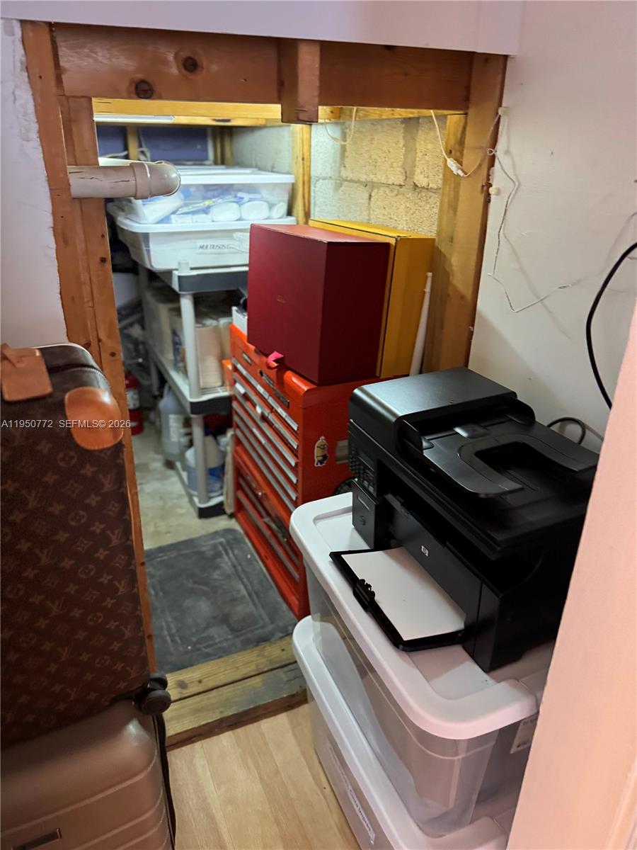 WOODLAKE VILLAGE TOWNHOME - Residential