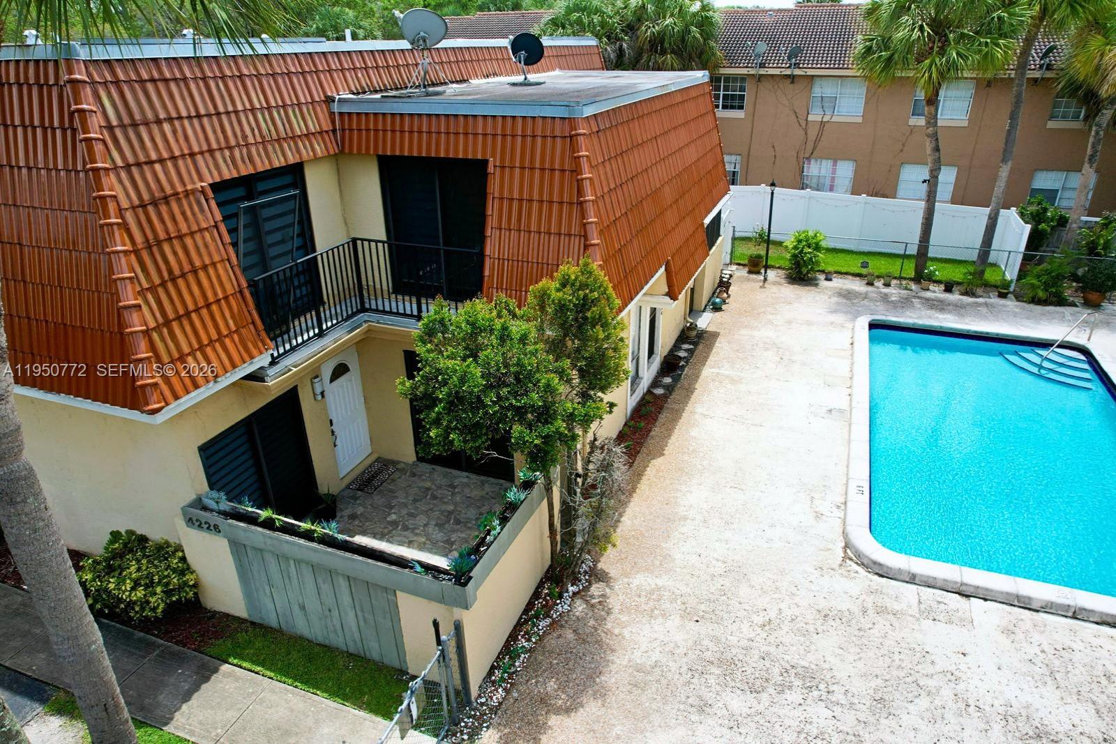 WOODLAKE VILLAGE TOWNHOME - Residential