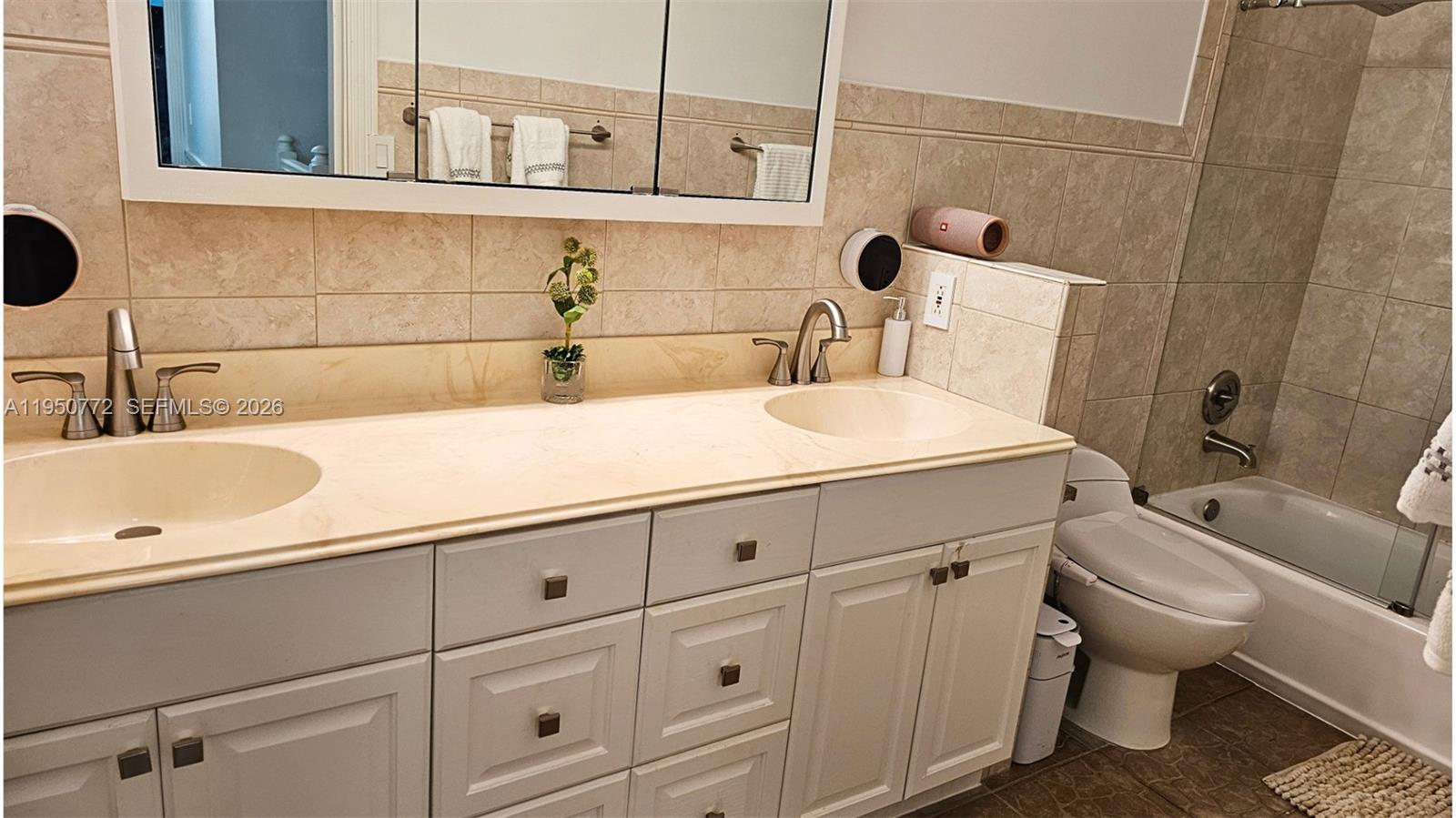 WOODLAKE VILLAGE TOWNHOME - Residential