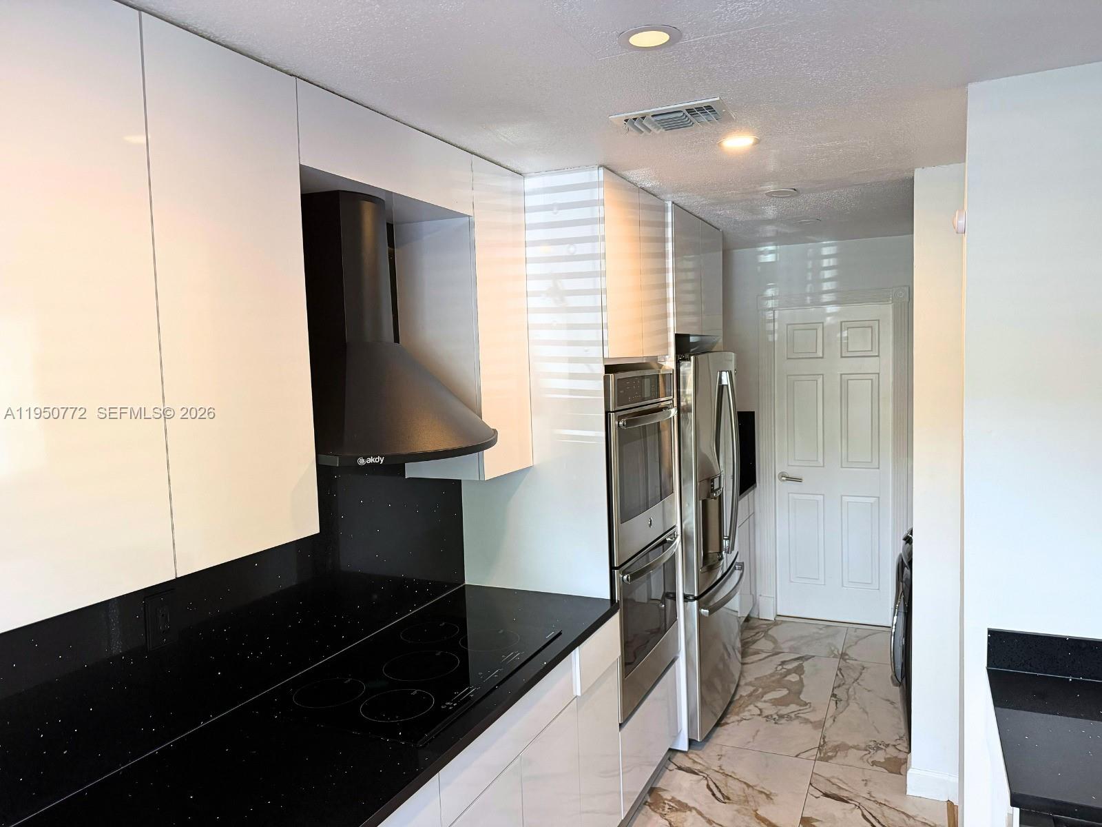 WOODLAKE VILLAGE TOWNHOME - Residential