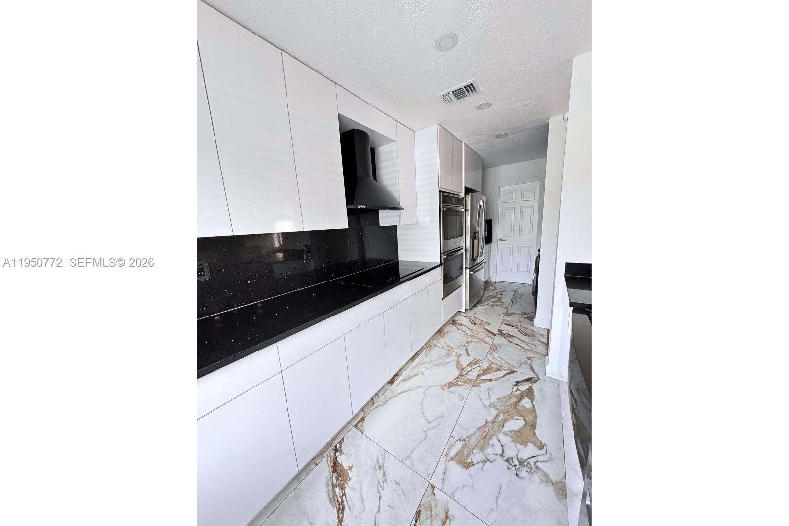 WOODLAKE VILLAGE TOWNHOME - Residential