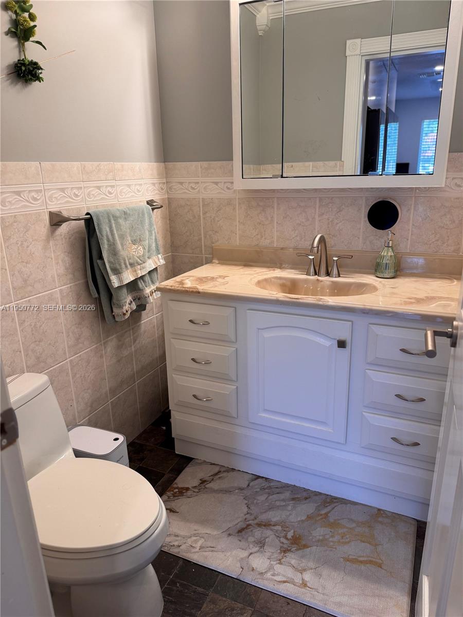 WOODLAKE VILLAGE TOWNHOME - Residential