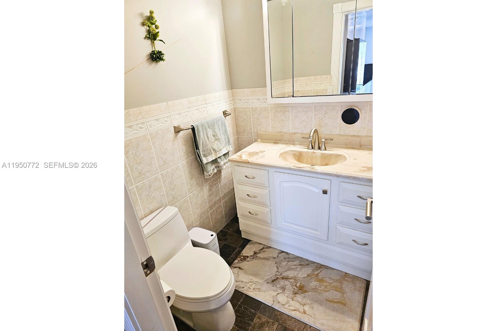 WOODLAKE VILLAGE TOWNHOME - Residential