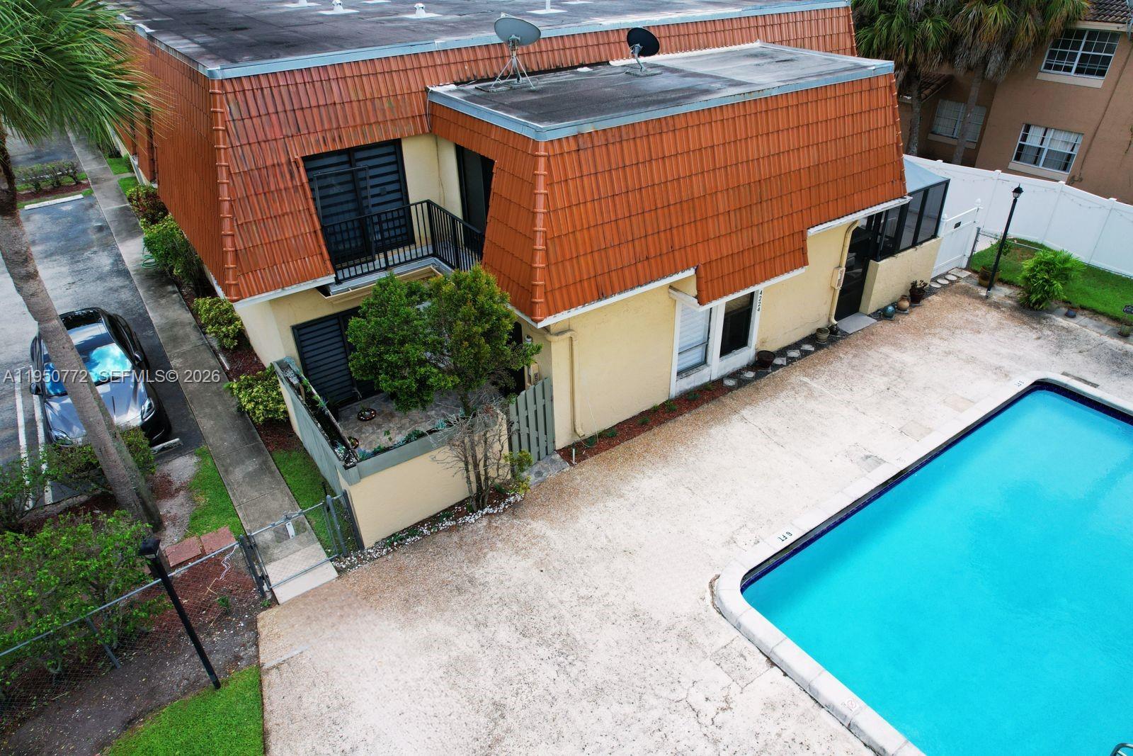 WOODLAKE VILLAGE TOWNHOME - Residential