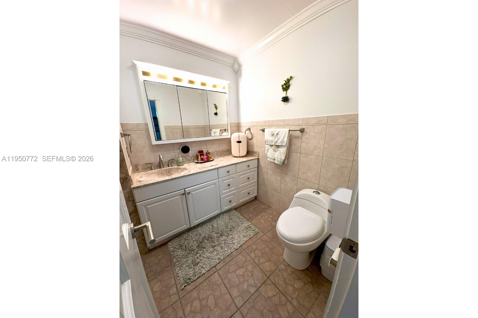 WOODLAKE VILLAGE TOWNHOME - Residential