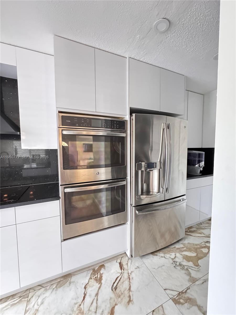 WOODLAKE VILLAGE TOWNHOME - Residential