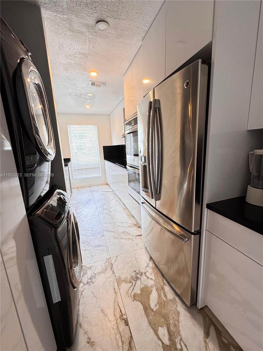 WOODLAKE VILLAGE TOWNHOME - Residential