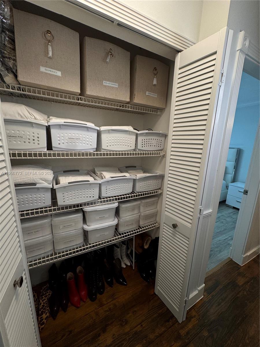 WOODLAKE VILLAGE TOWNHOME - Residential