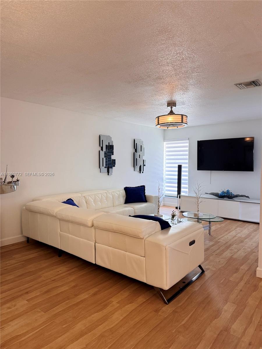 WOODLAKE VILLAGE TOWNHOME - Residential