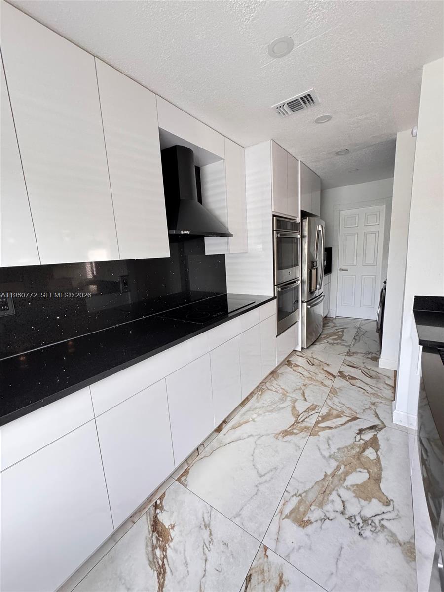 WOODLAKE VILLAGE TOWNHOME - Residential