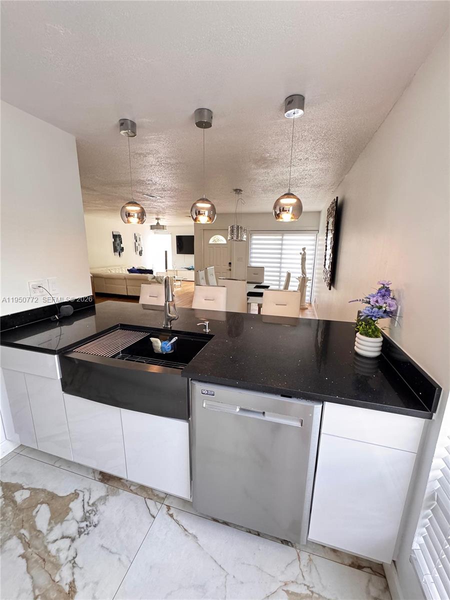 WOODLAKE VILLAGE TOWNHOME - Residential