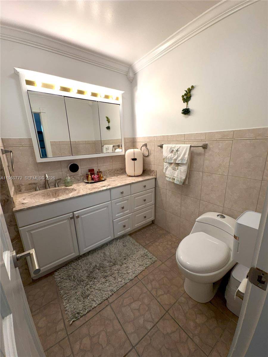 WOODLAKE VILLAGE TOWNHOME - Residential