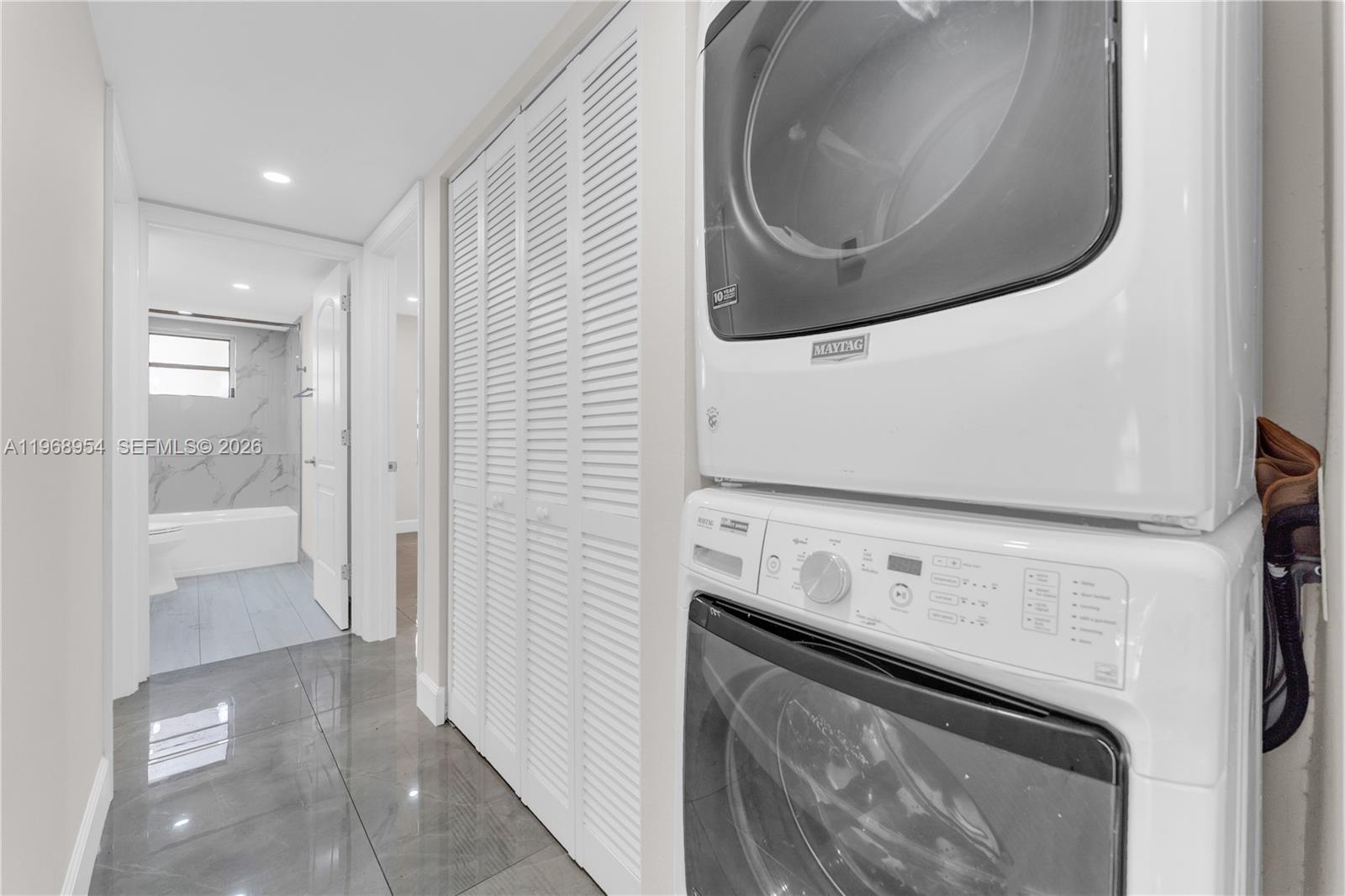 LAGO DEL REY CONDO #1 - Residential