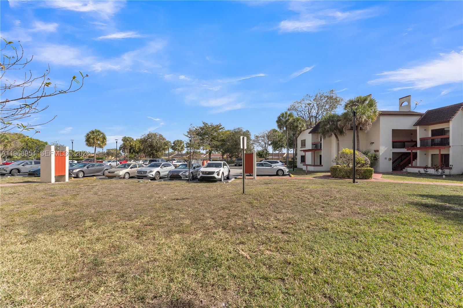 LAGO DEL REY CONDO #1 - Residential