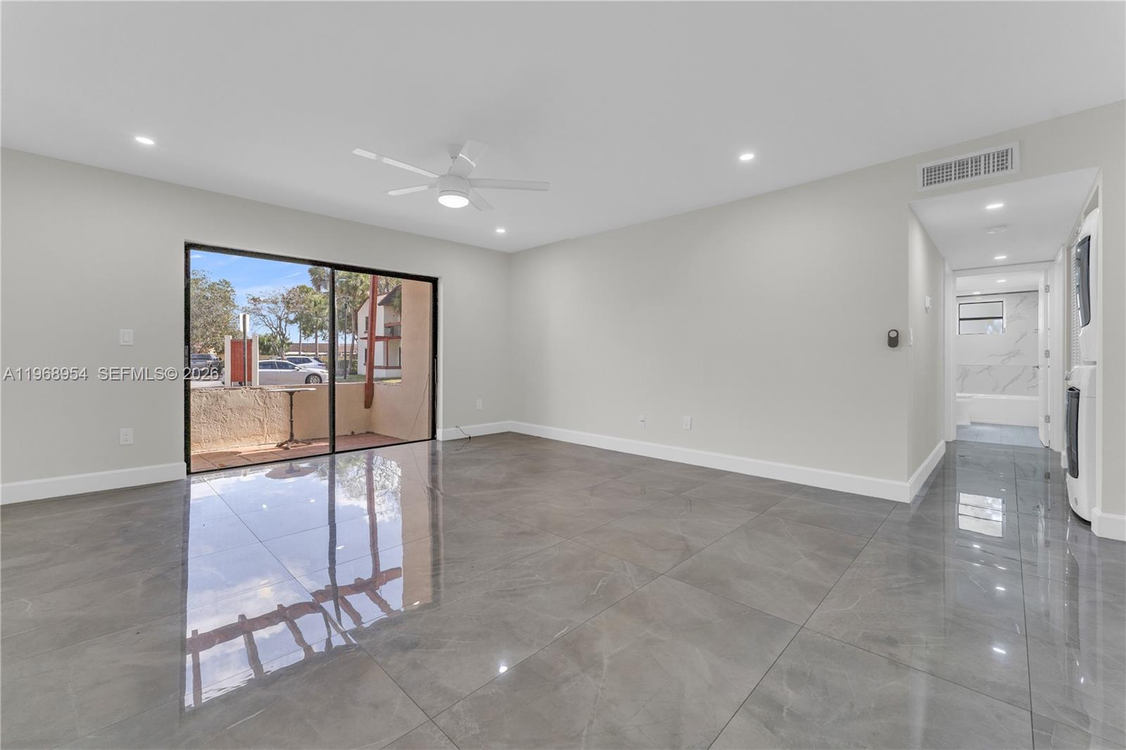 LAGO DEL REY CONDO #1 - Residential