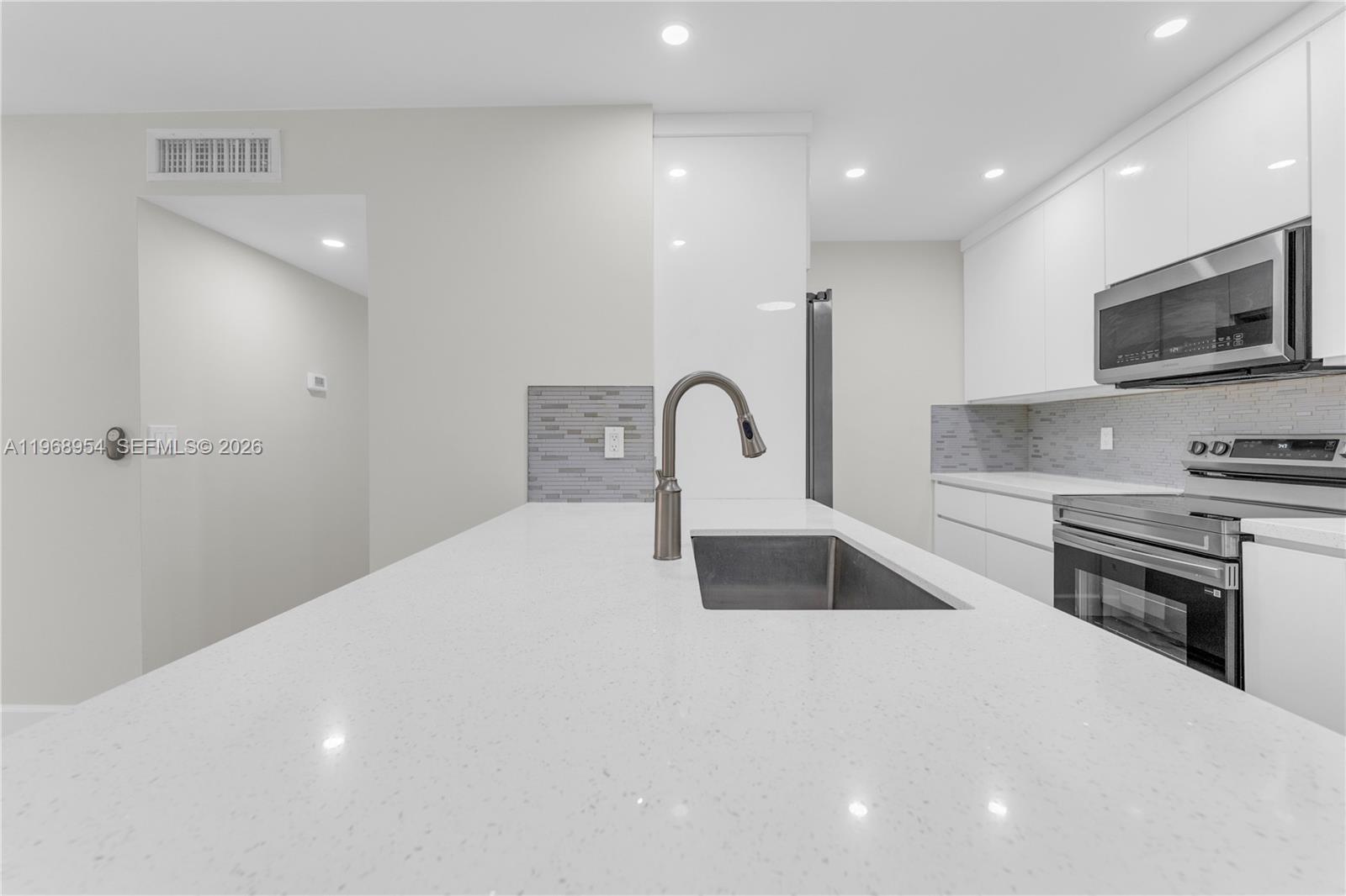 LAGO DEL REY CONDO #1 - Residential