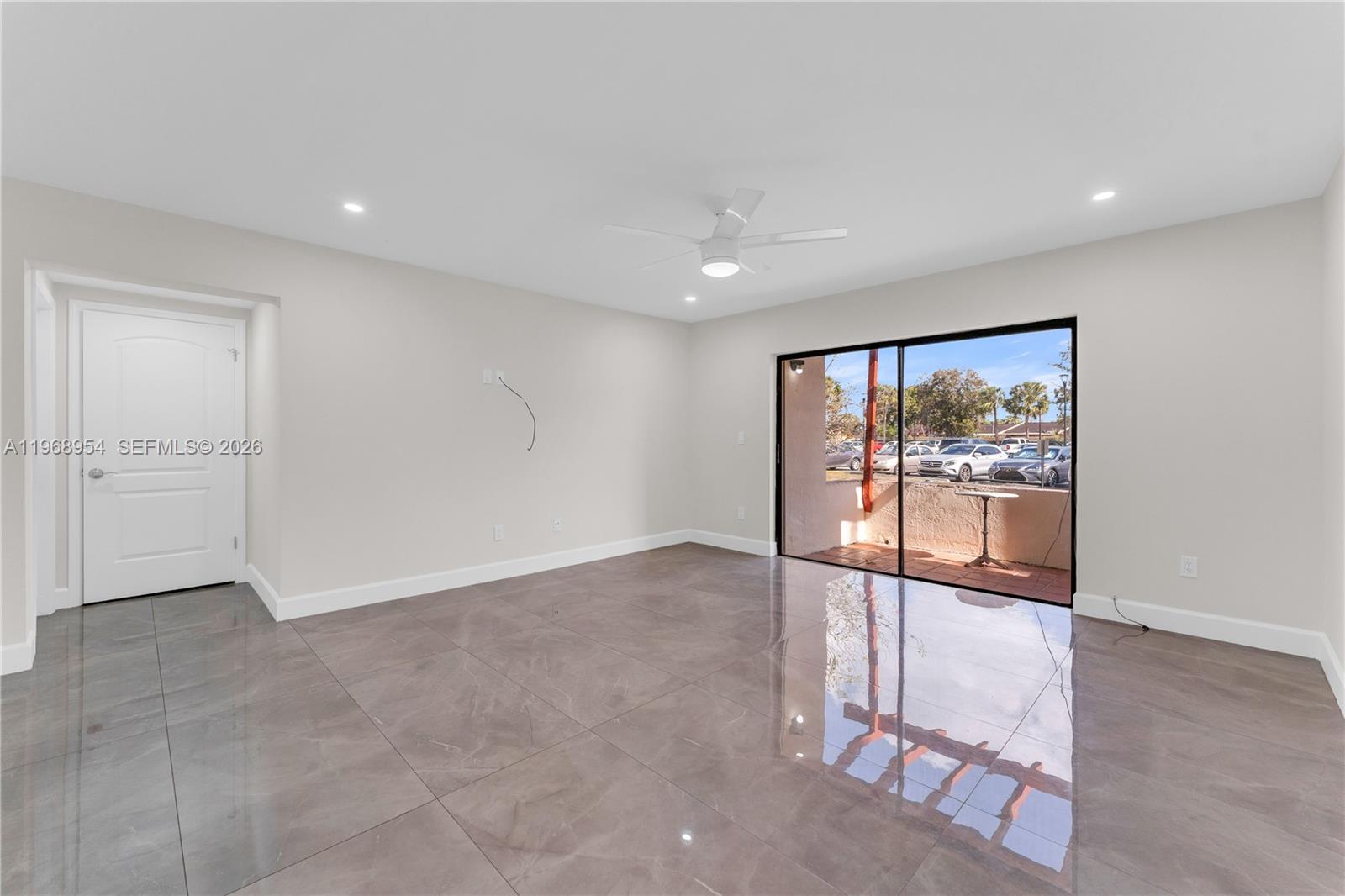 LAGO DEL REY CONDO #1 - Residential