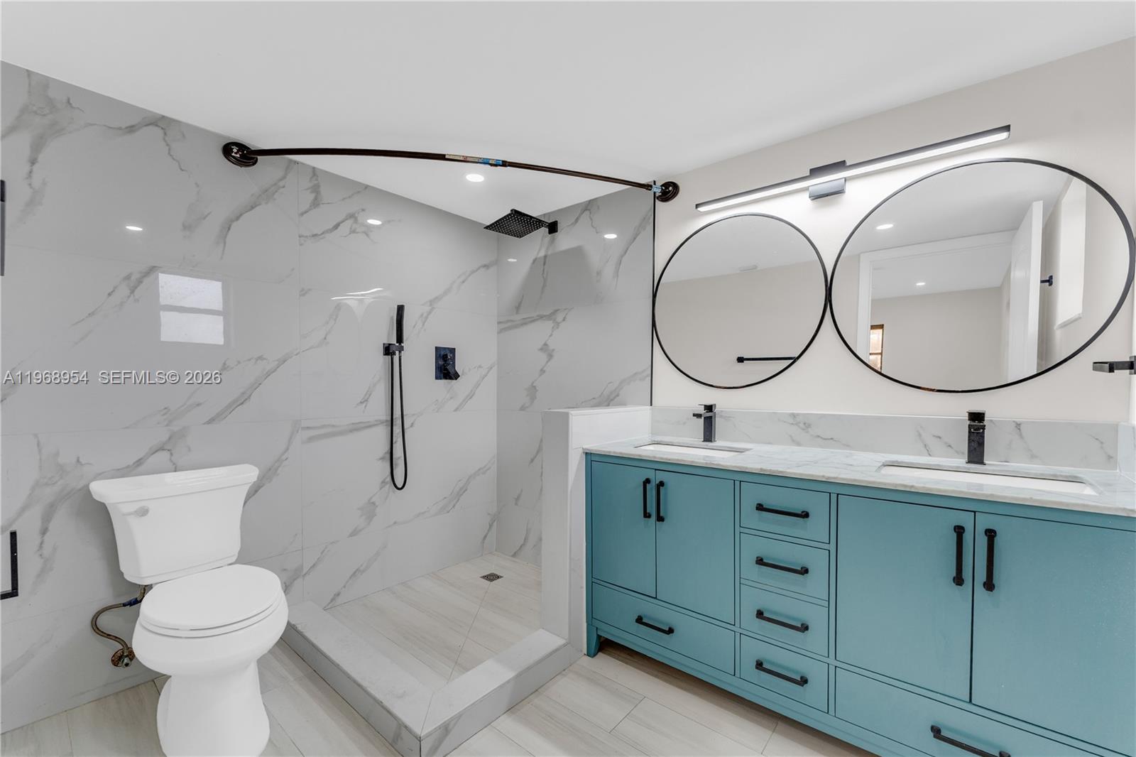 LAGO DEL REY CONDO #1 - Residential