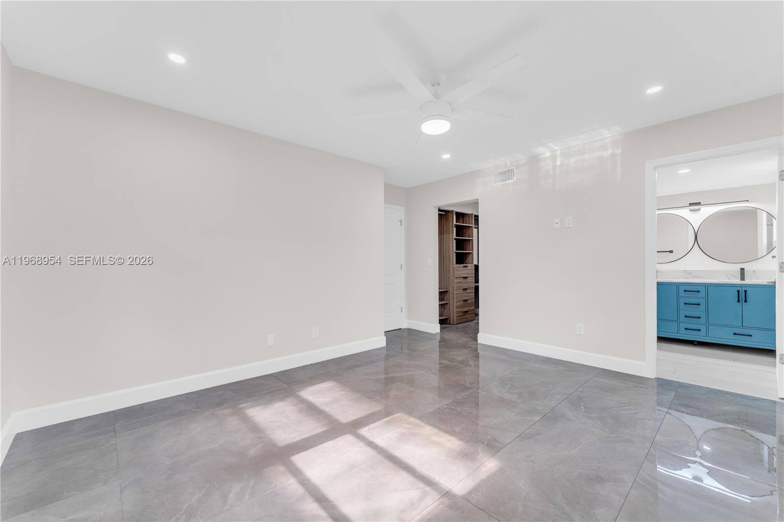 LAGO DEL REY CONDO #1 - Residential