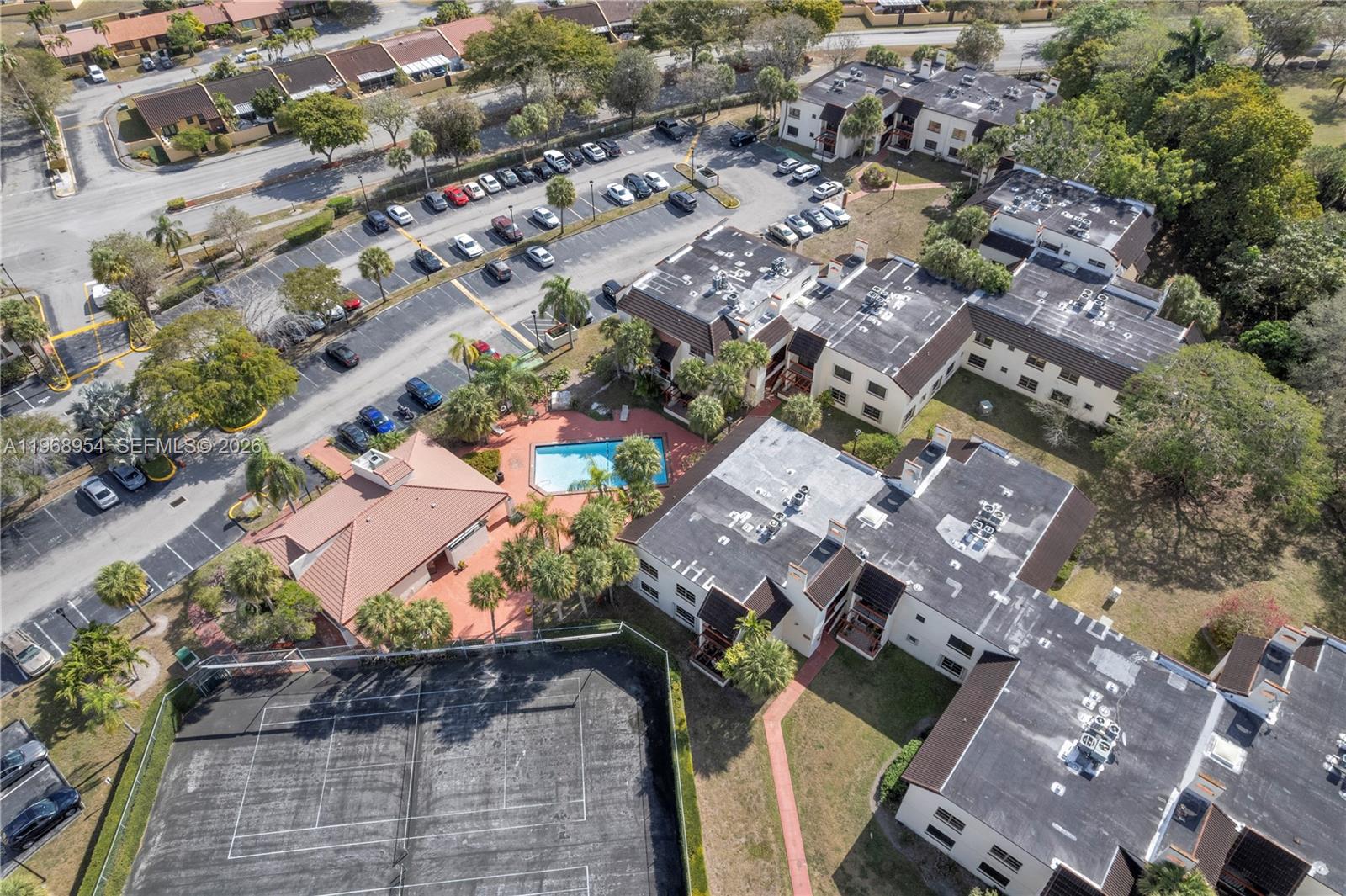 LAGO DEL REY CONDO #1 - Residential