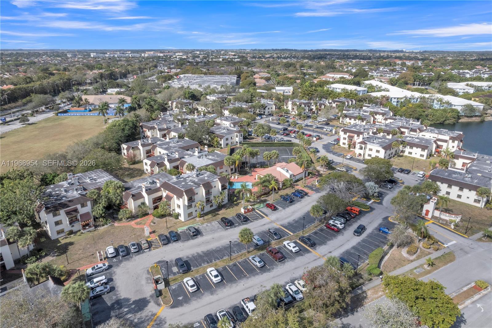 LAGO DEL REY CONDO #1 - Residential